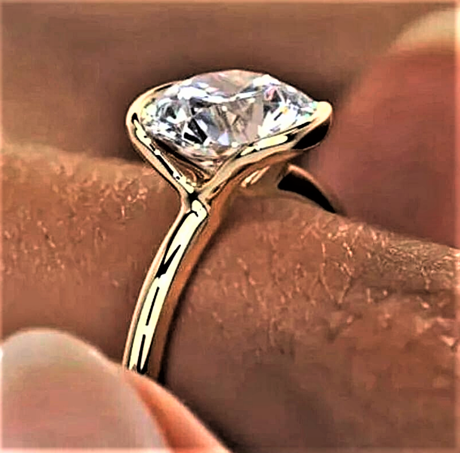 Solitaire "Light On": Timeless Splendor 