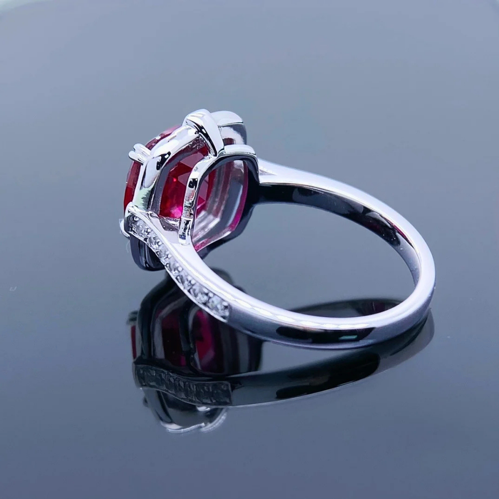 Anello con Rubino creato in Laboratorio per ct 3,50
