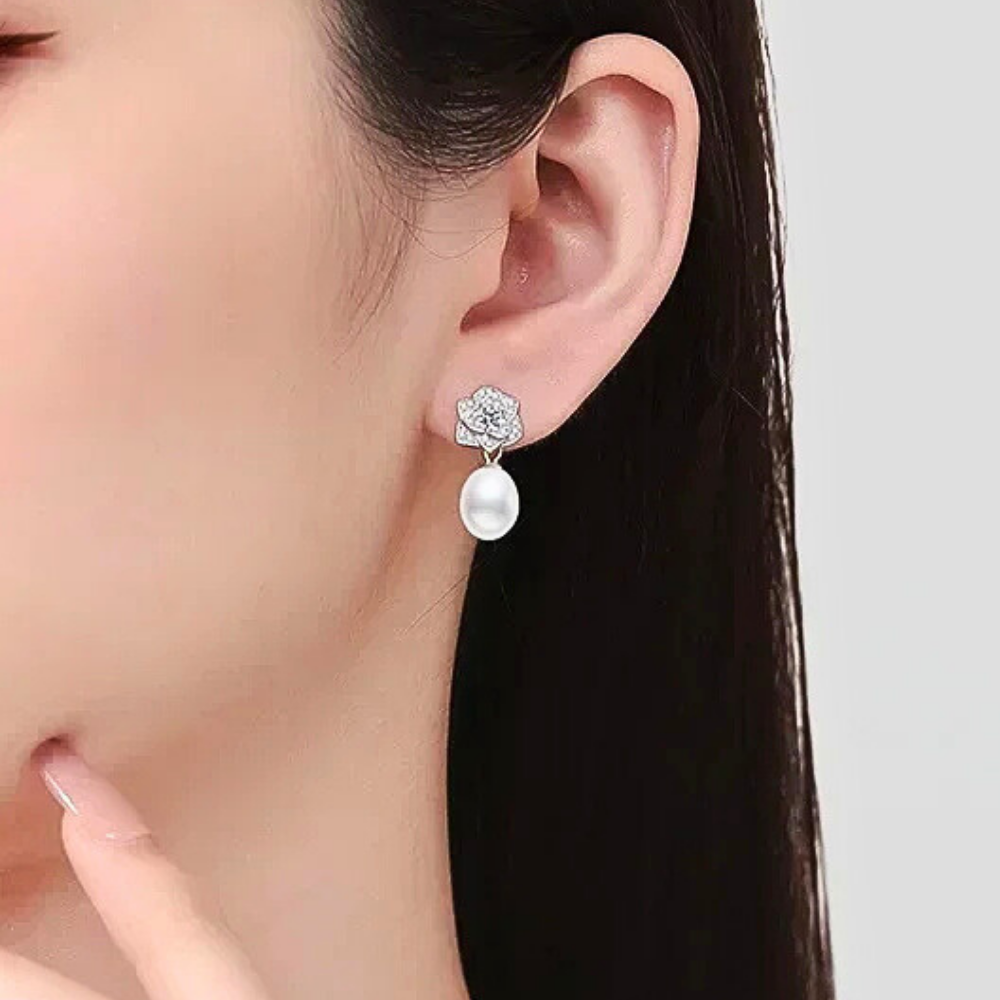 Orecchini a Fiore con Moissaniti e Perle Naturali