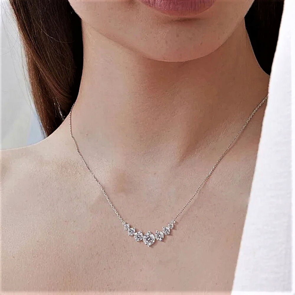 Collana Luna Crescente – Eleganza che Illumina