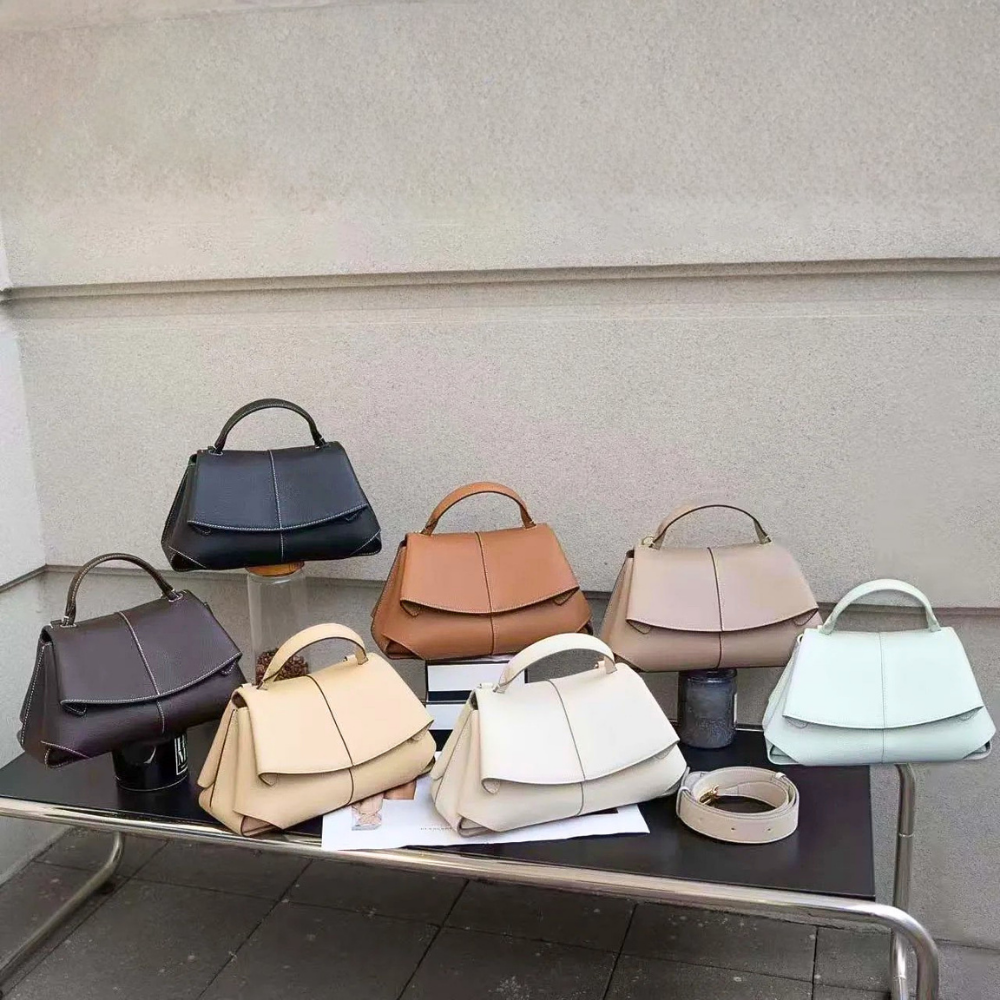 Borsa a Trapezio in Fiore di Pelle di Vitellino