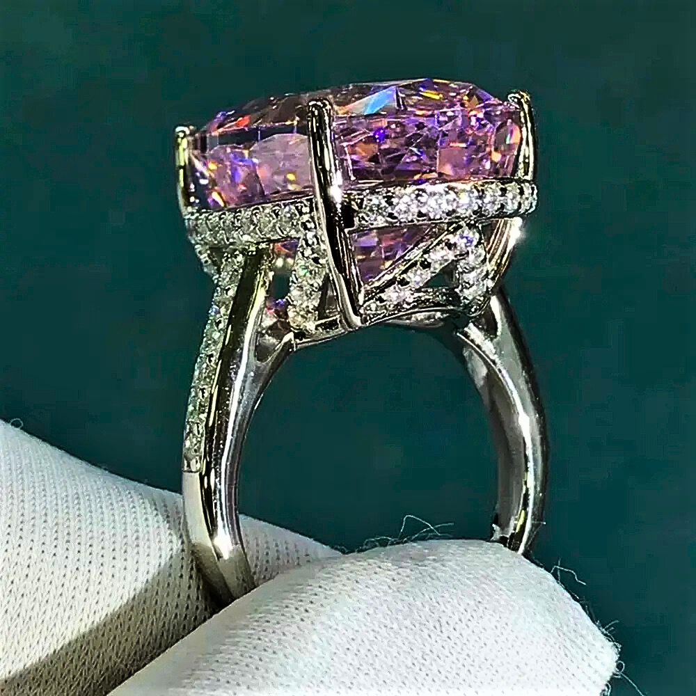 Fascione "Luce Infinita"con Zaffiro Ovale Giallo Intenso o Rosa in Moissanite da 30 carati