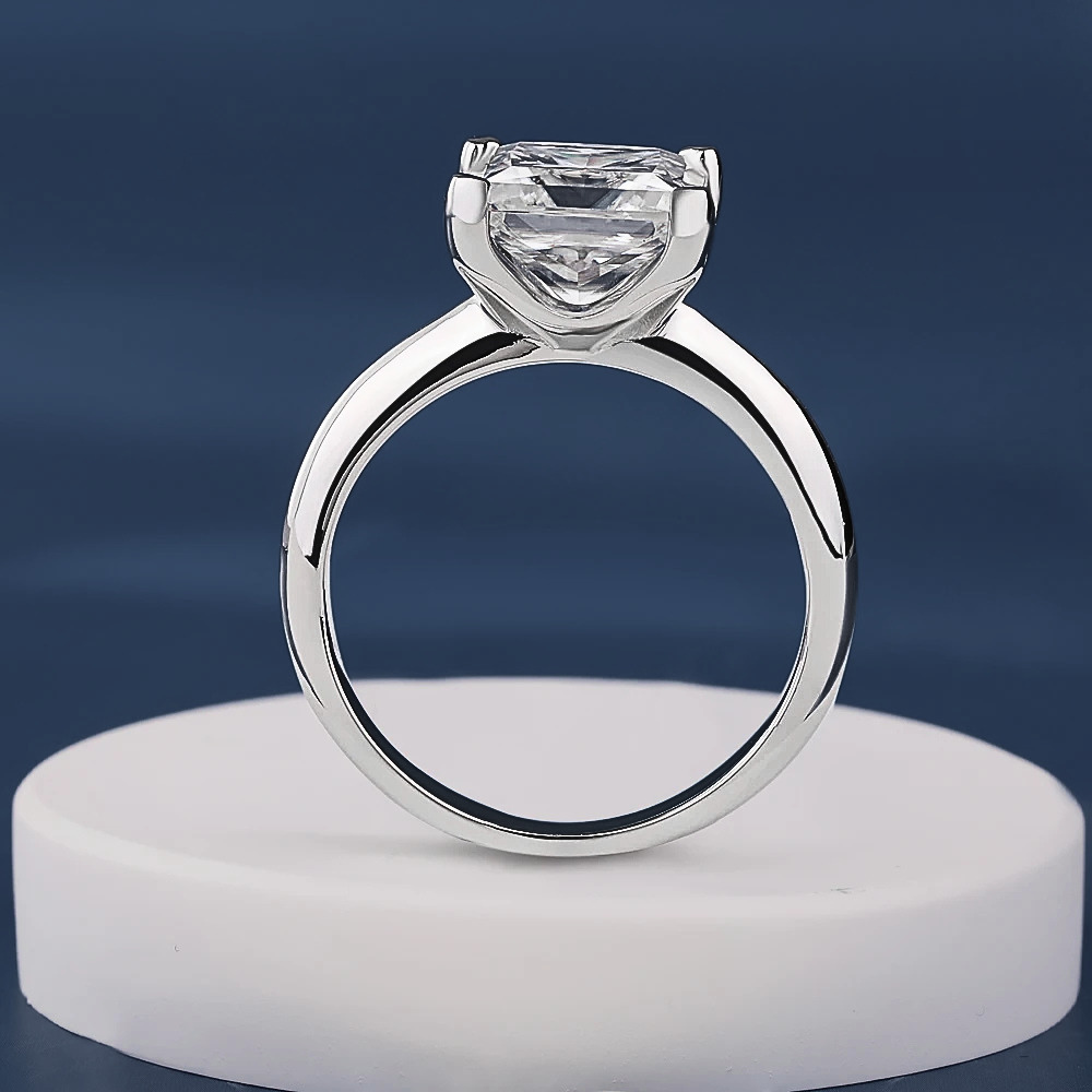 Solitario con Moissanite Taglio Princess