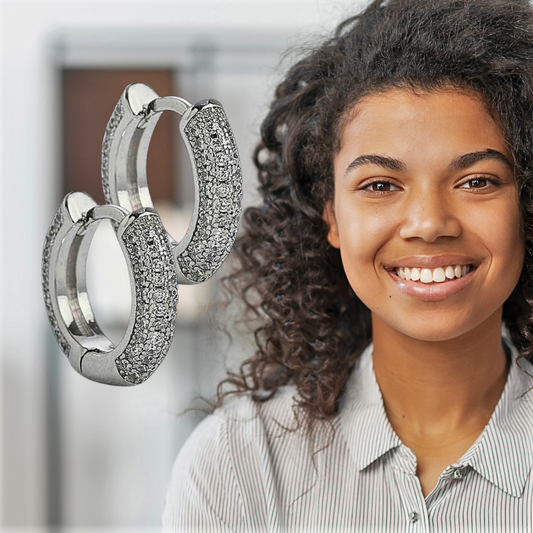 Los pendientes de aro "Pure Light" iluminan tu rostro