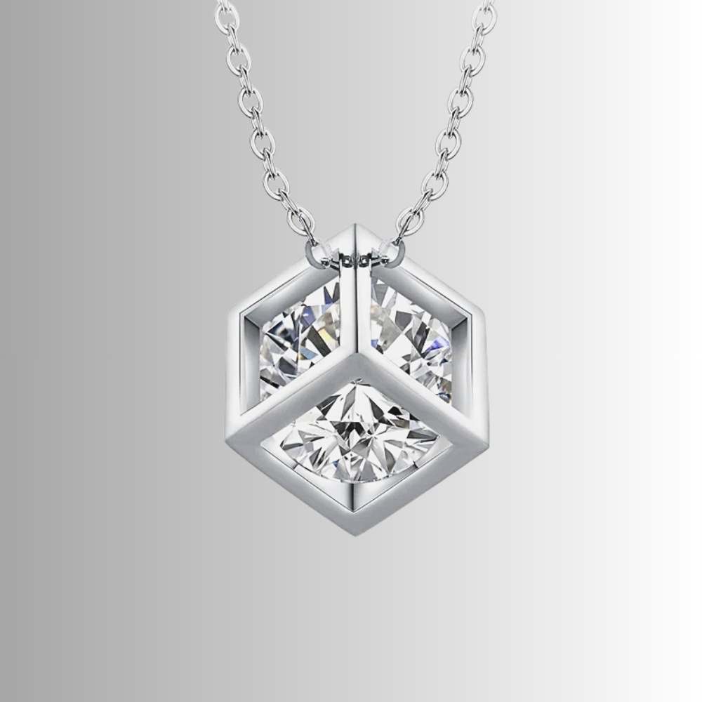 Collana con Ciondolo a Cubo con Moissanite di ct 4,00