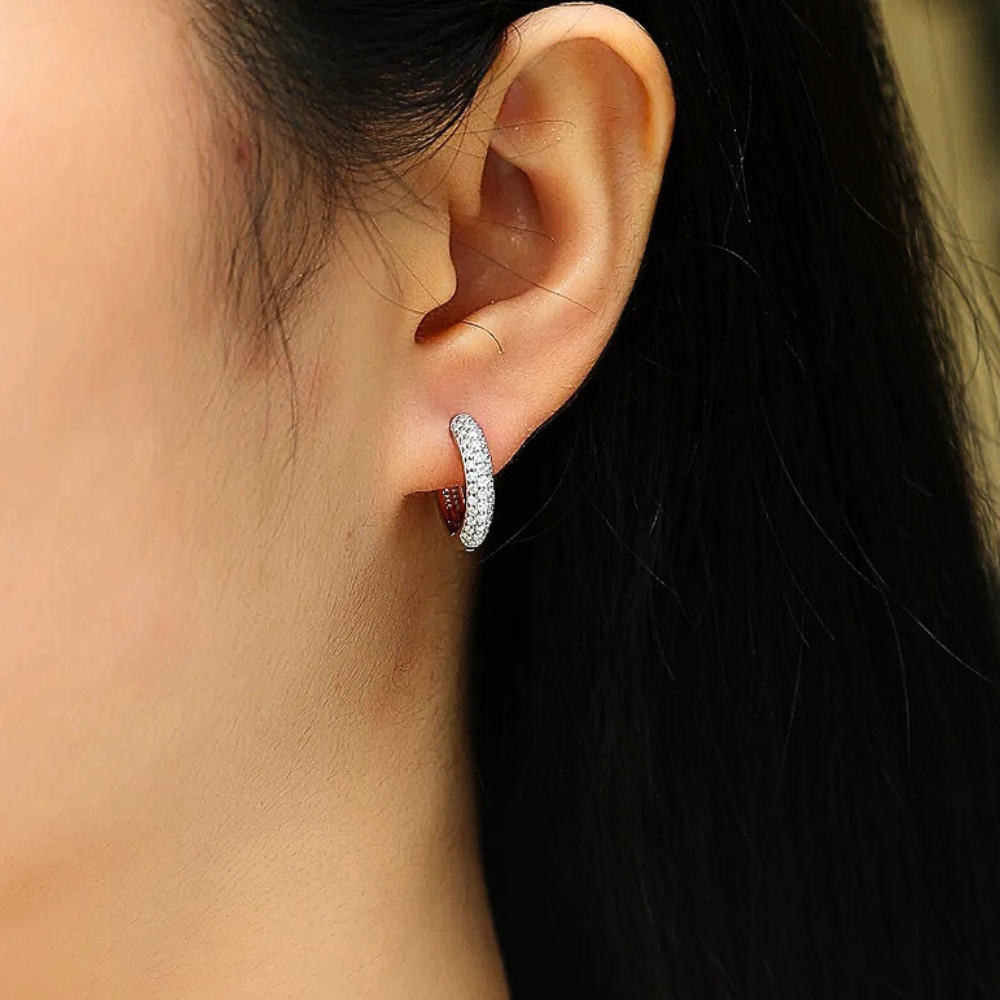 Orecchini Ovali con Pavè di Moissaniti