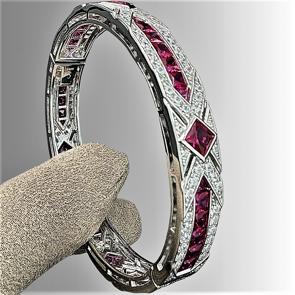 Mini Collezione di Bracciali Rigidi con Zaffiri, Smeraldi o Rubini Coltivati e Brillanti Sintetici