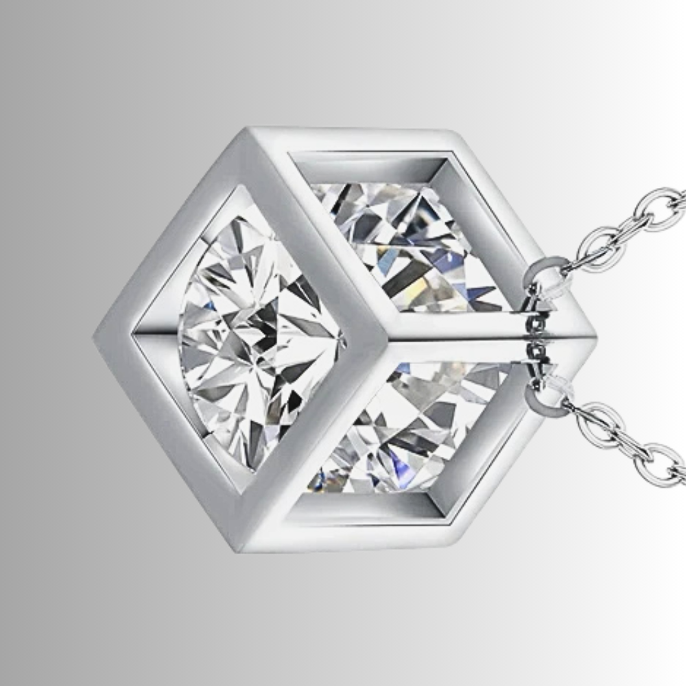 Collana con Ciondolo a Cubo con Moissanite di ct 4,00