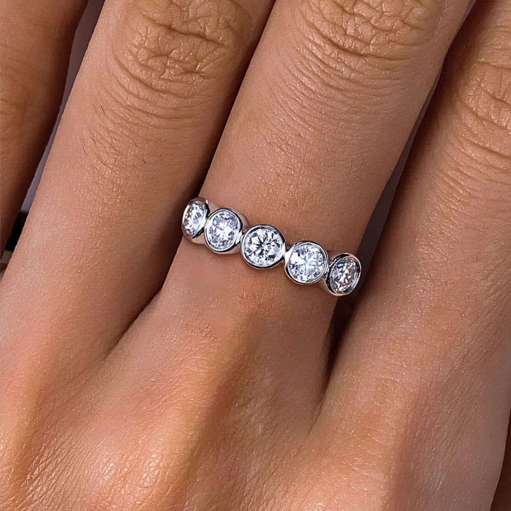 Fede con 5 Castoni Tondi e Moissaniti per ct 1,50