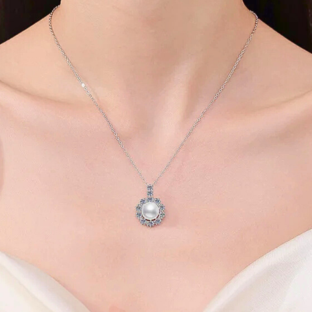 Collana con Perla Naturale e contorno di Moissaniti