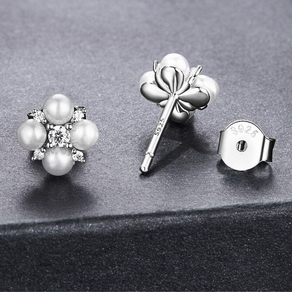 Orecchini a Quadrifoglio con Moissaniti e Perle Naturali