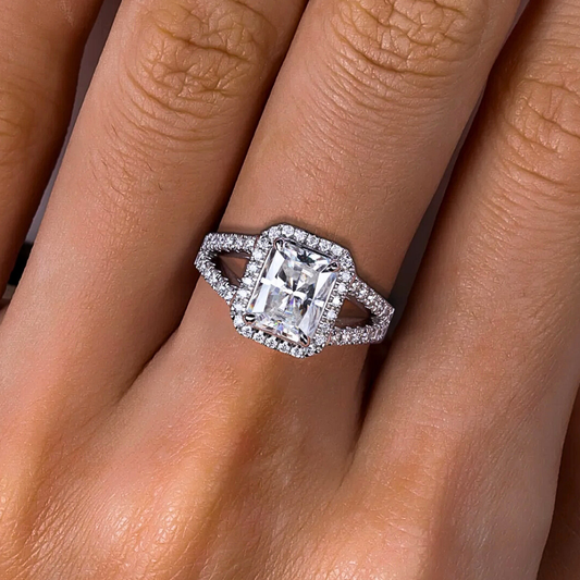 Anello con Moissanite Taglio Radiant per tot ct 3,57