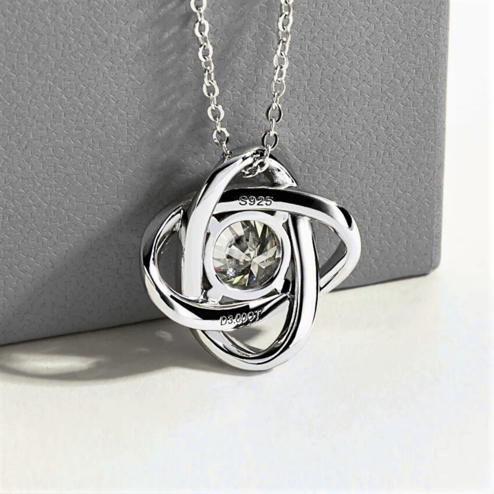 Collana "Nodo d'Amore" con Moissanite da ct 3,00