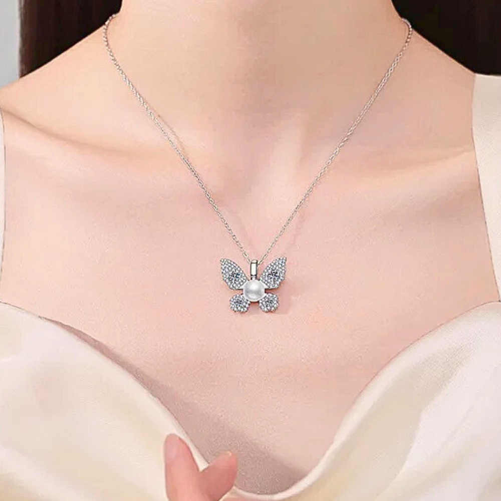 Collana a Farfalla con Moissaniti e Perle Naturali