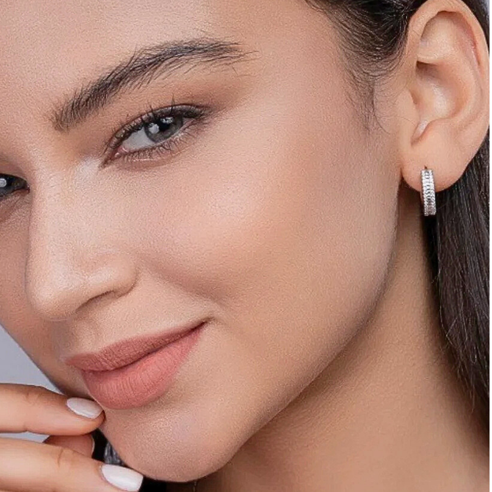 Orecchini Ovali con Pavè di Moissaniti