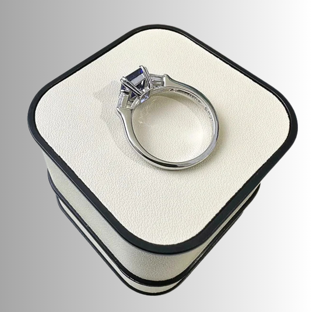 Trilogy con Tanzanite creata in Laboratorio di ct 2,50