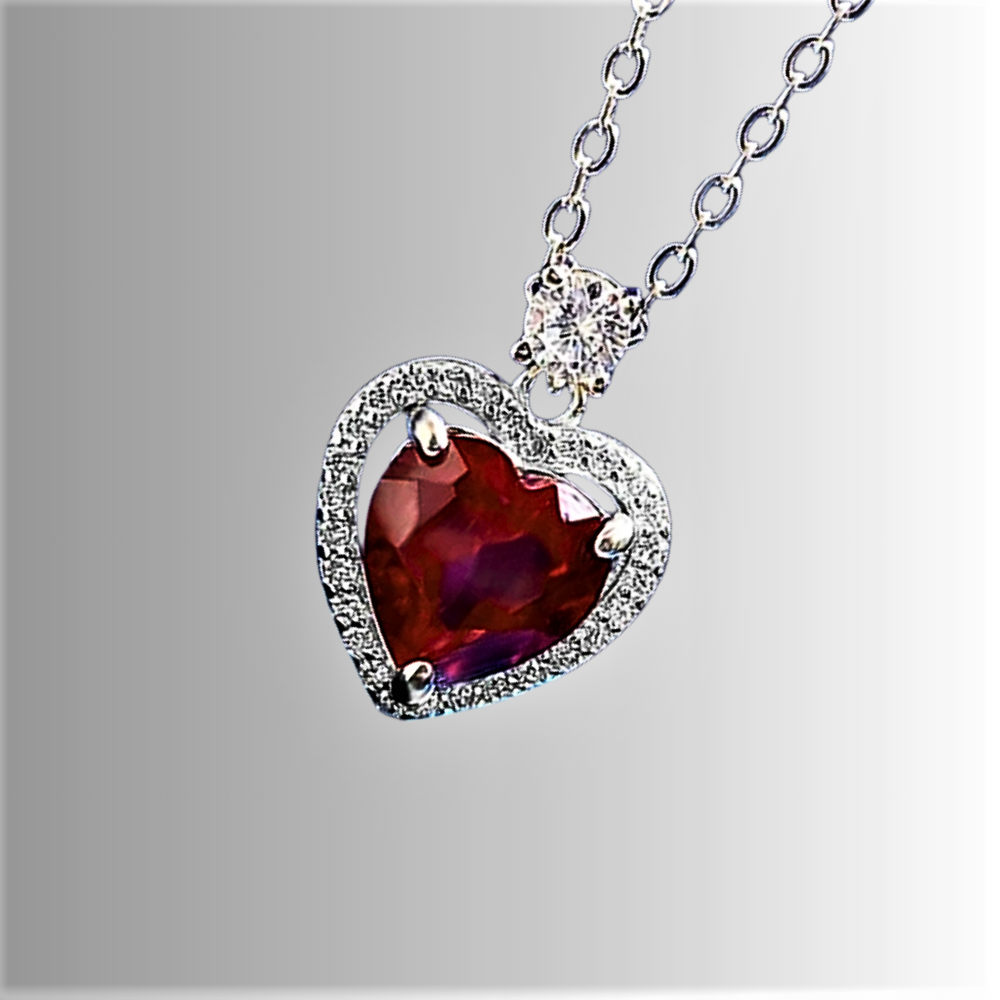 Collana con Rubino Taglio Cuore e Brillanti Coltivati