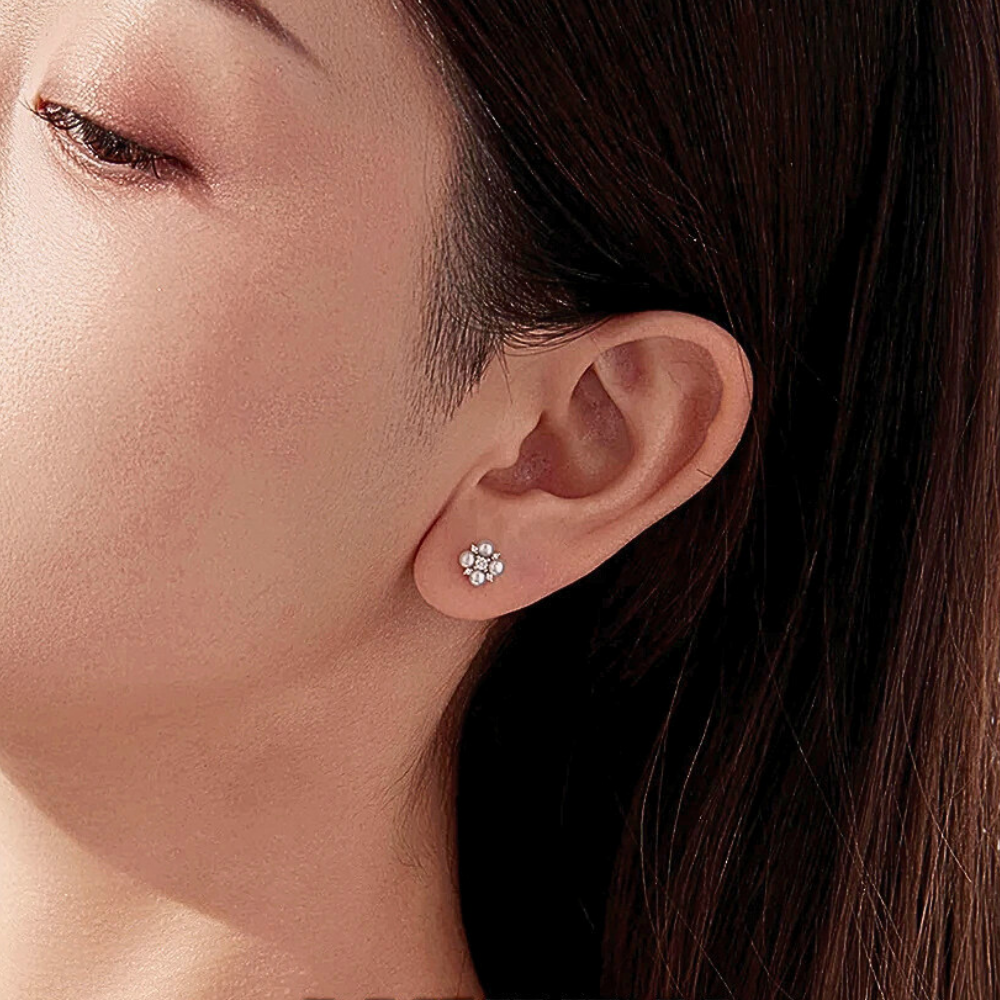 Orecchini a Quadrifoglio con Moissaniti e Perle Naturali