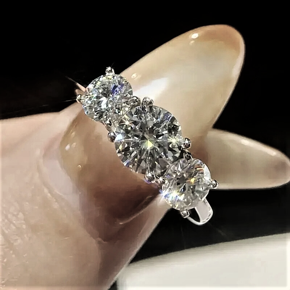 Trilogy con Moissanite Certificata da 2 o 4 Carati