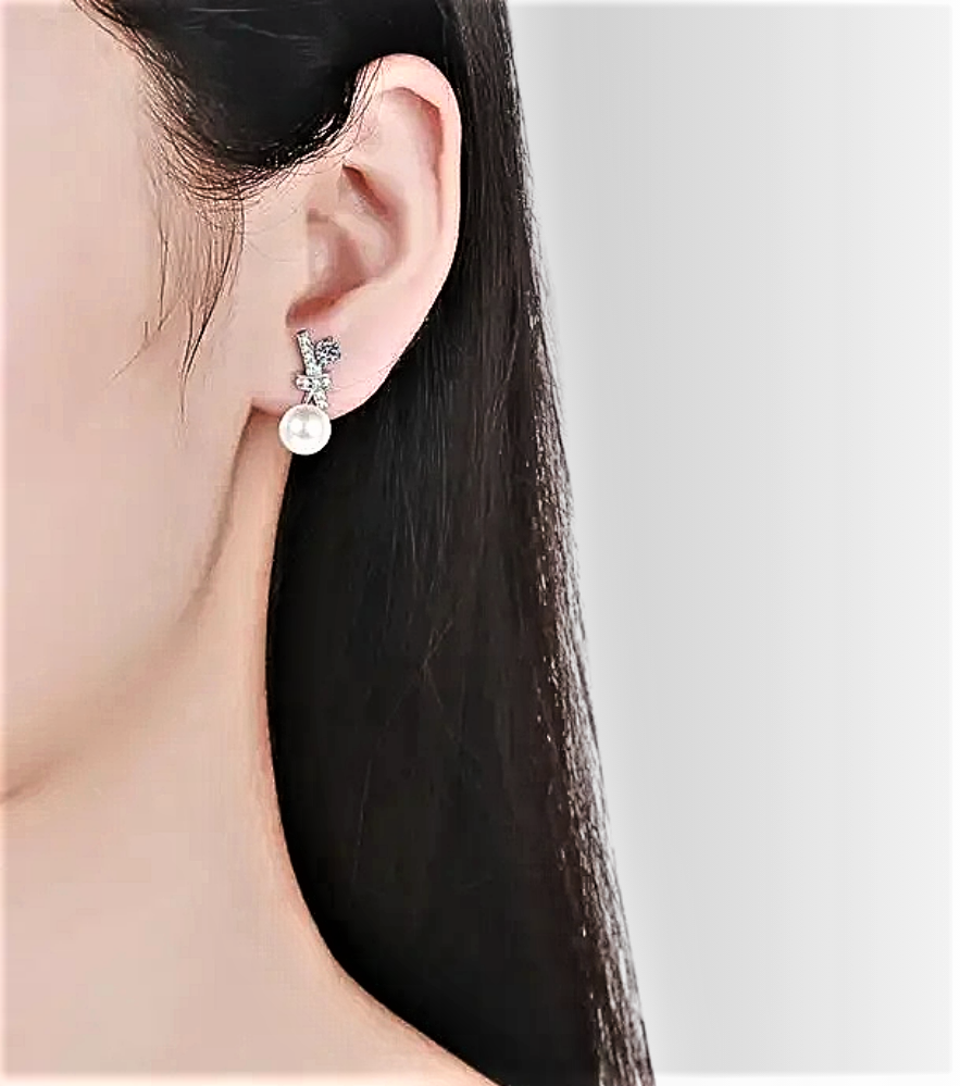 Orecchini a Perno con Moissaniti e Perle