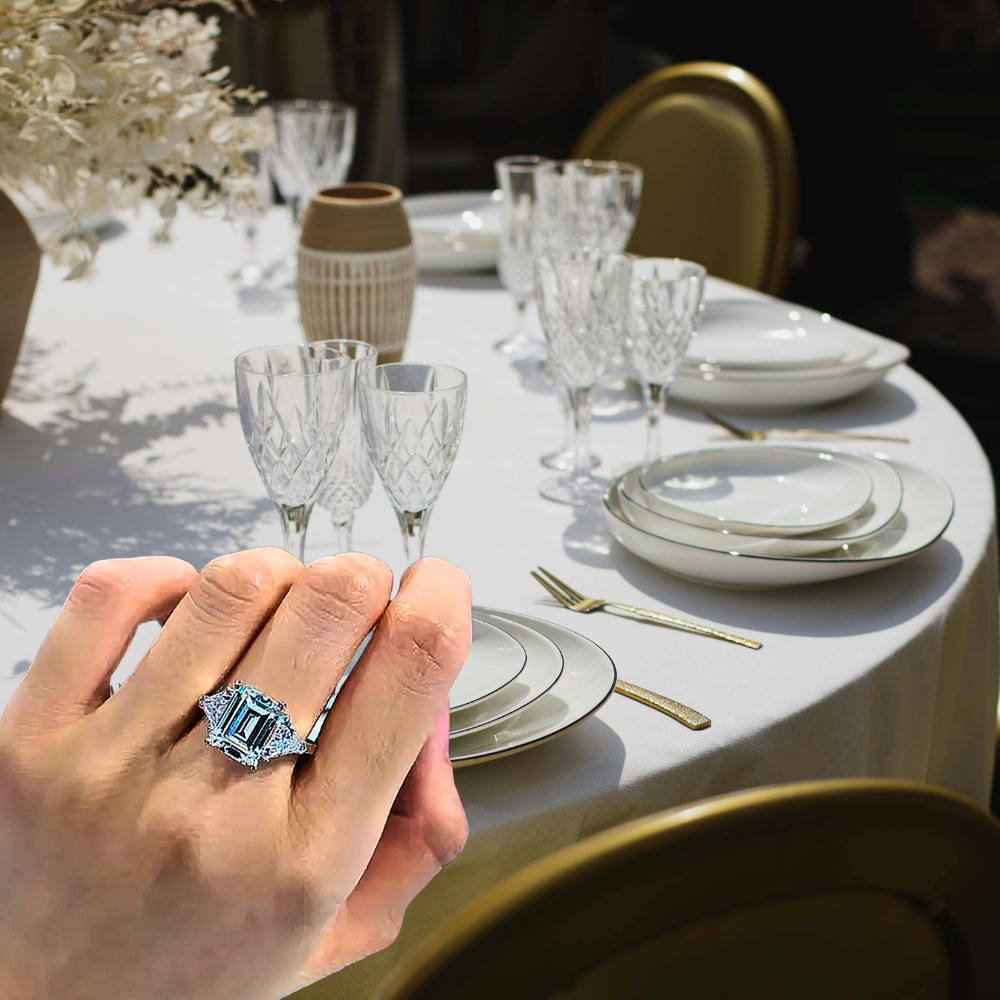 Anello Taglio Smeraldo e Triangoli per 5 Carati