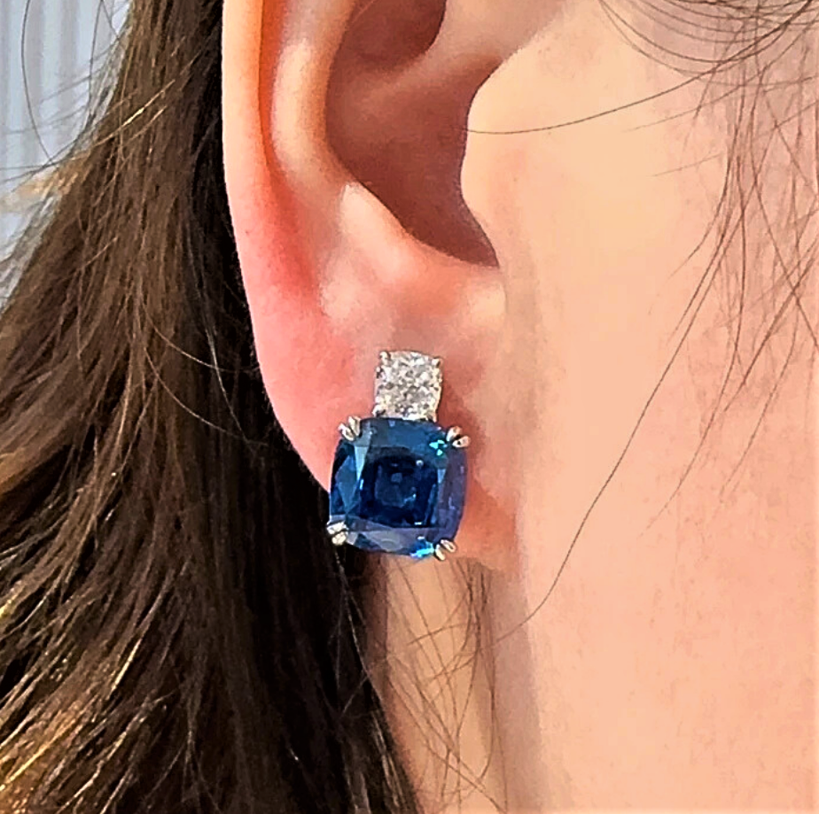 Orecchini Asimmetrici con Zaffiri e Diamanti Coltivati