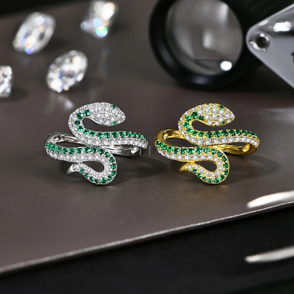 Anello a Serpente in Moissaniti Verde Smeraldo e D Color