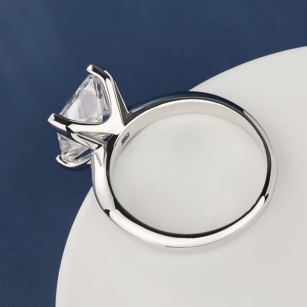 Solitario con Moissanite Taglio Princess