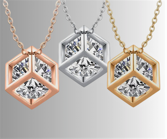 Collana con Ciondolo a Cubo con Moissanite di ct 4,00