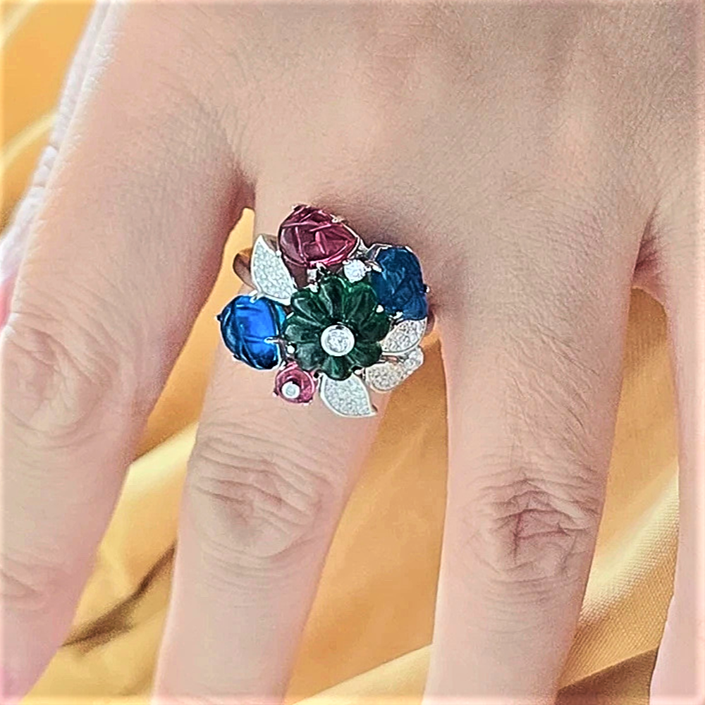 Anello con Smeraldi, Rubini, Zaffiri e Brillanti Sintetici ad Alto Contenuto di Carbonio