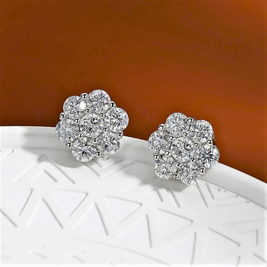 Orecchini a Fiore con 14 Moissaniti: Eleganza Brillante, Stile Senza Tempo
