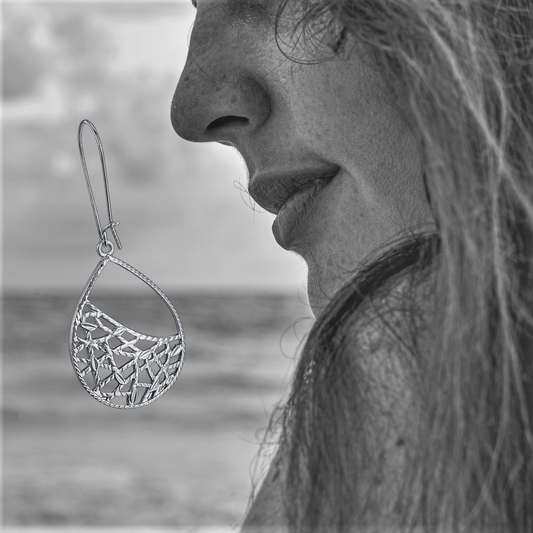 Pendientes de gota de rocío: elegancia geométrica