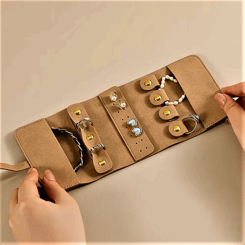 Rotolo Portagioie Organizer: Eleganza Compatta per la Sicurezza dei Tuoi Gioielli