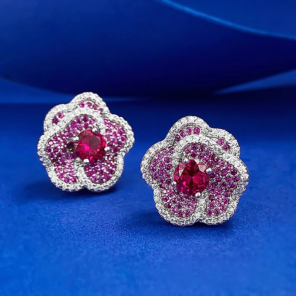 Orecchini Floreali con Rubino Lab Grown e Petali Multistrato di Zaffiri Rosa