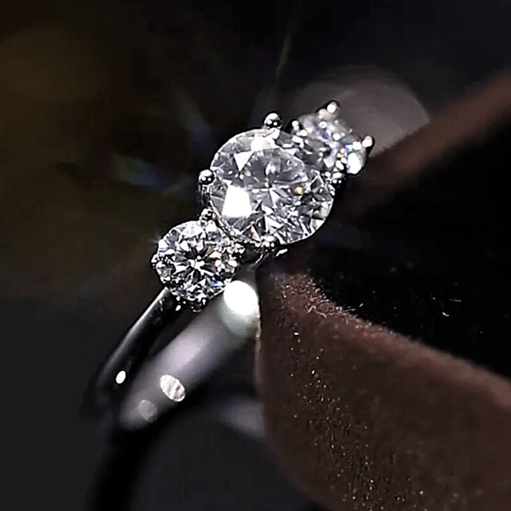 Trilogy con Moissanite Certificata da 2 o 4 Carati