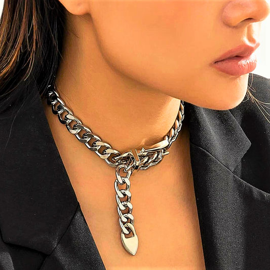 Collar "Shiny Buckle": ilumina tu estilo