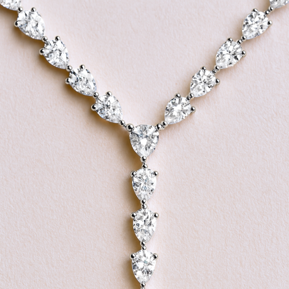 Collana Pendente con Moissaniti Taglio Goccia per ct 29,50