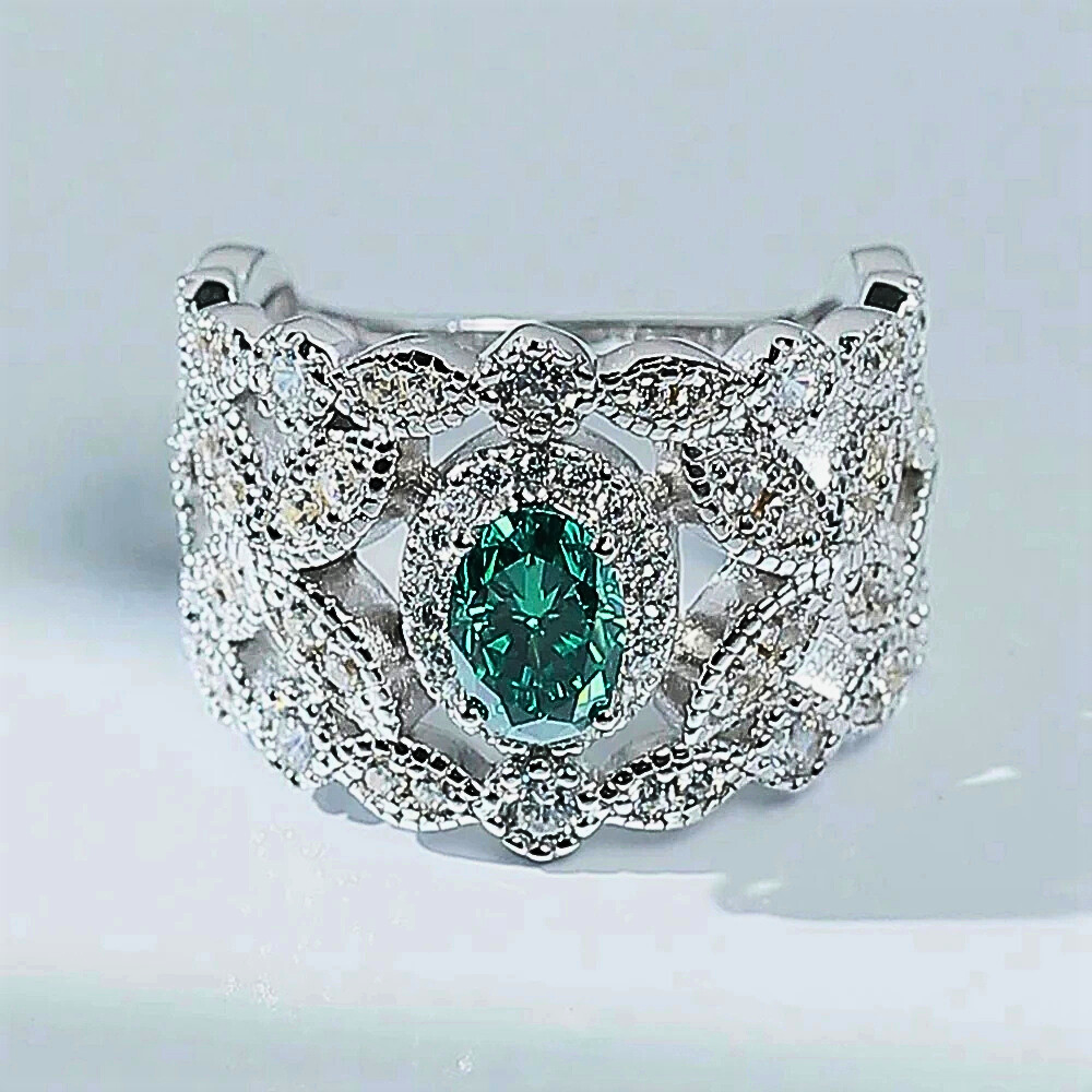 Anello "Corona Barocca" con Moissanite Ovale e Diamanti Sintetici