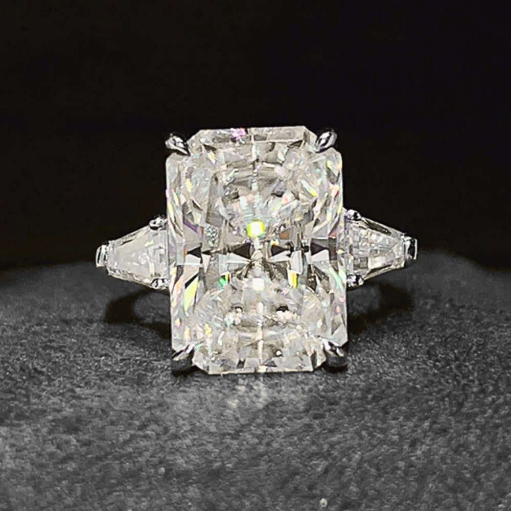 Fascione con Moissanite Taglio Radiant da 5 o 10 ct