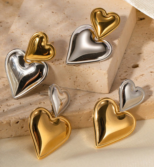 Pendientes de corazón de dos tonos: sencillez que sorprende 