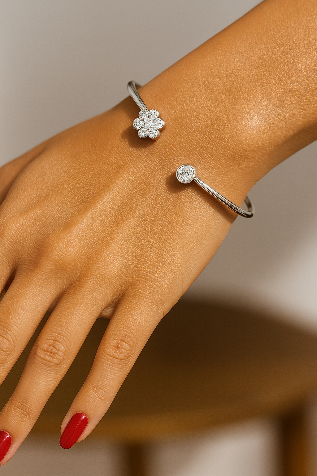 Mini collezione di Bracciali Rigidi Aperti con Moissaniti