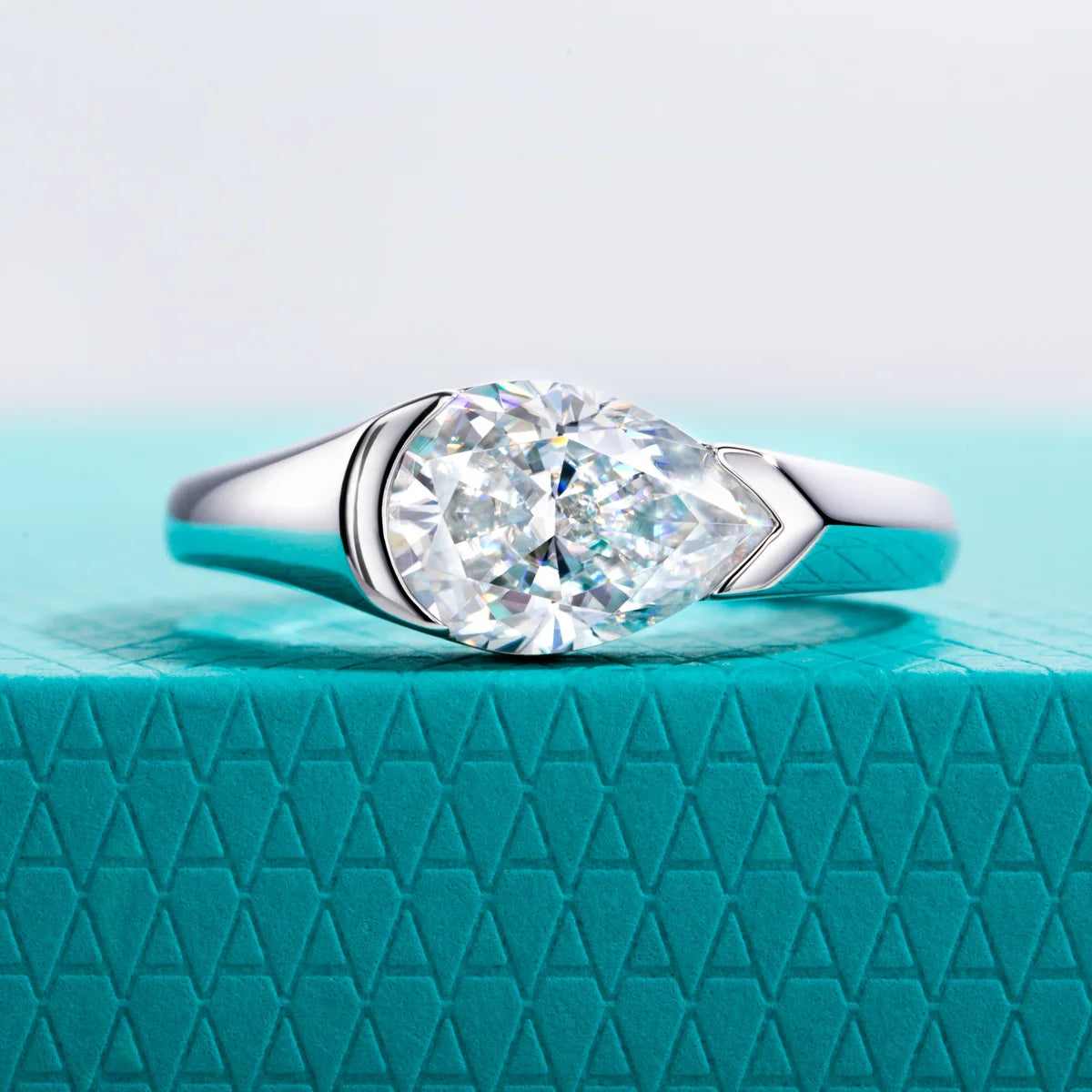 AnuJewel 2.5ct Pear Cut Moissanite Engagement Wedding Ring 925 Sterling Silver Ring 18k White Gold Plated for Women&Men Jewelry