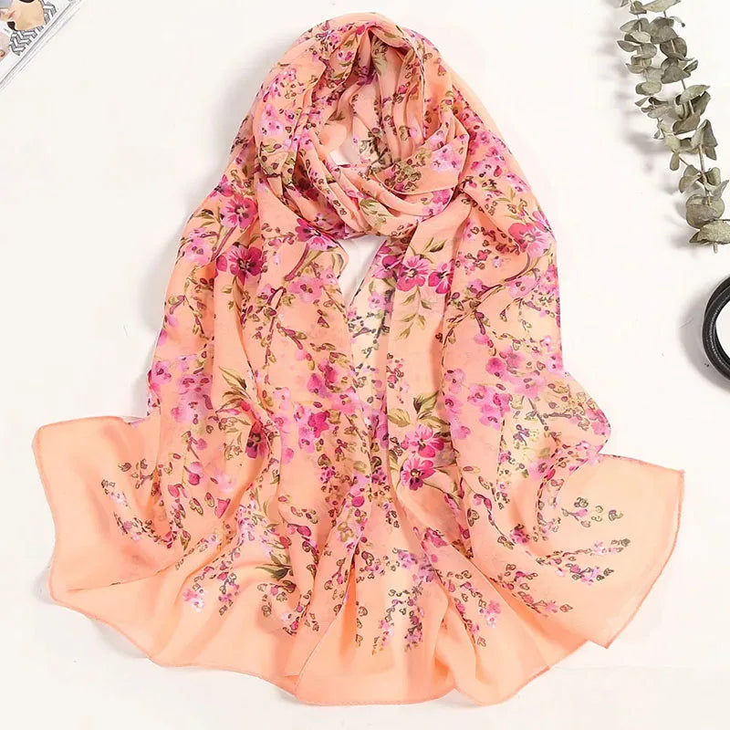 Foulard in Chiffon di Seta a Motivo Floreale