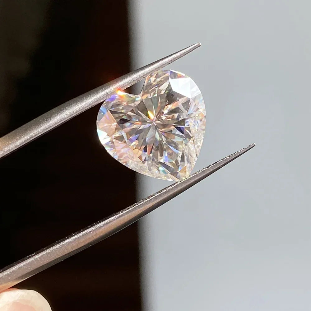 D Color Super White Moissanite Diamond Round / Oval / Pear / Radiant / Emerald / Heart / Princess / Cushion / Asscher / Triangle