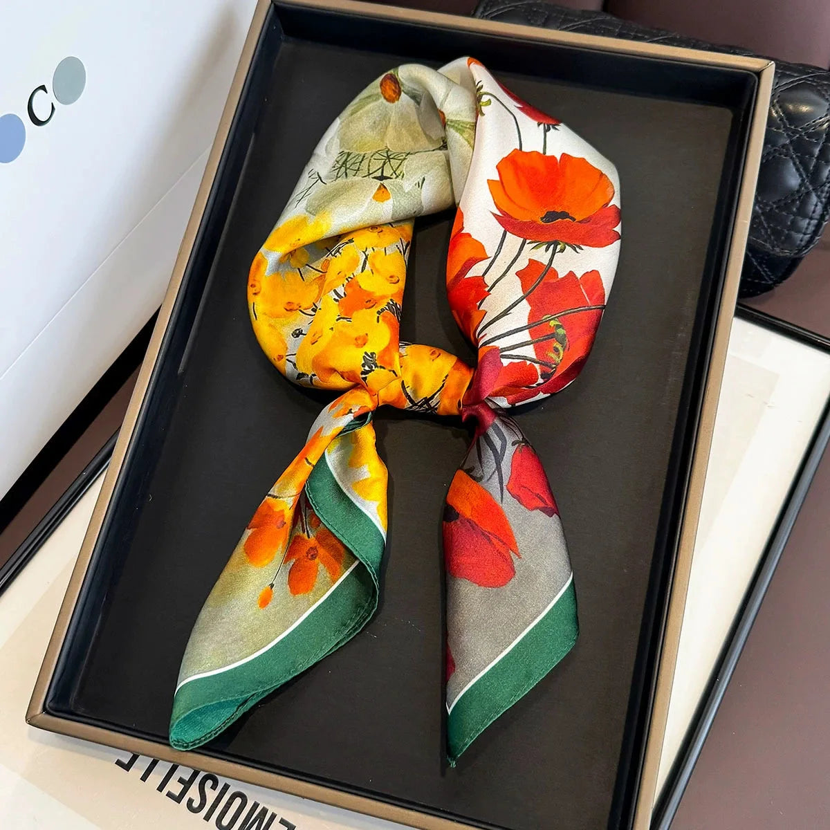 Foulard in Seta di Gelso a Stampe Fantasia