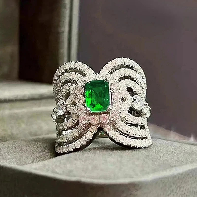 Huitan New Fashion Finger Jewelry Ring Female Gorgeous Engagement Party Accessories with Brilliant Cubic Zirconia Wedding Band