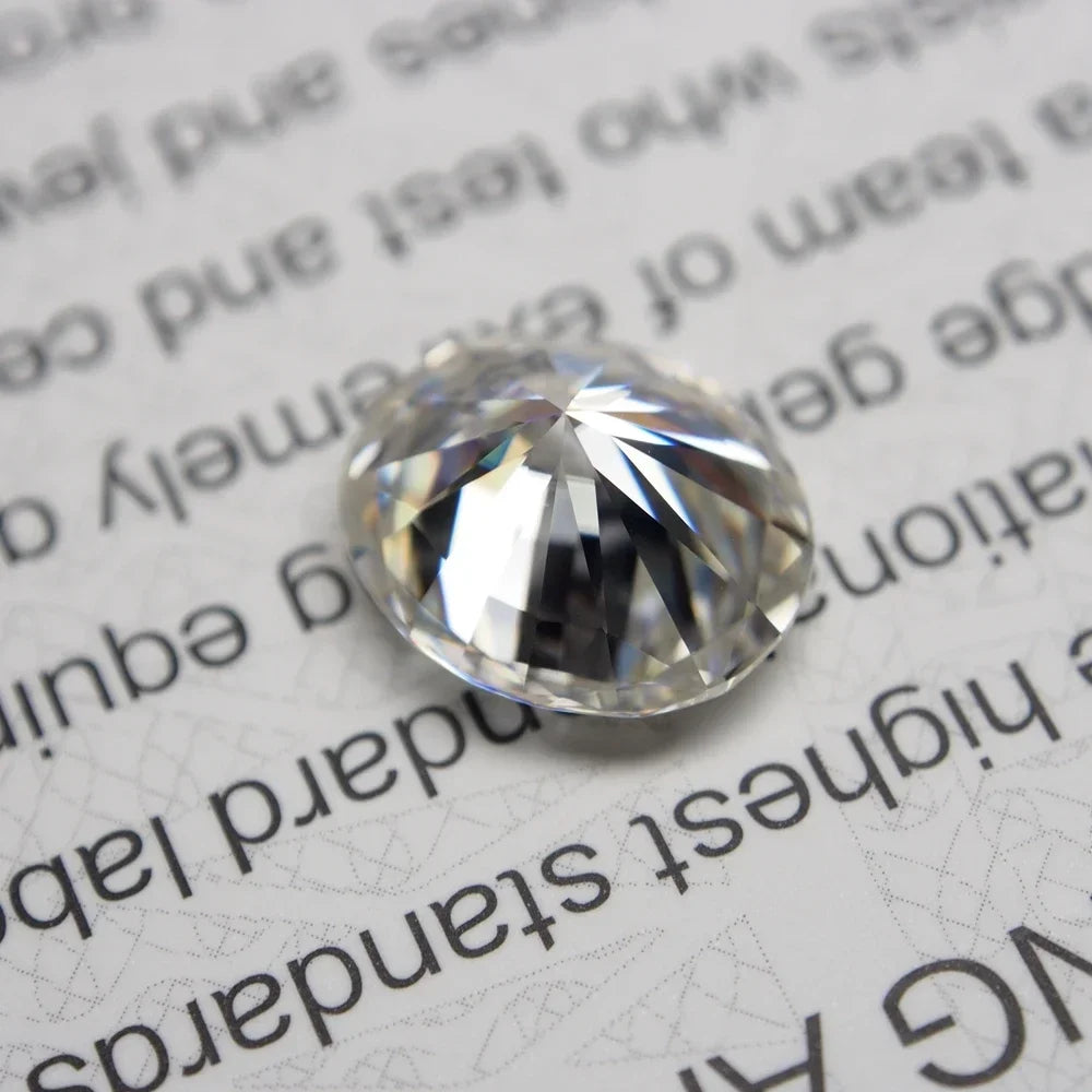 D Color Super White Moissanite Diamond Round / Oval / Pear / Radiant / Emerald / Heart / Princess / Cushion / Asscher / Triangle