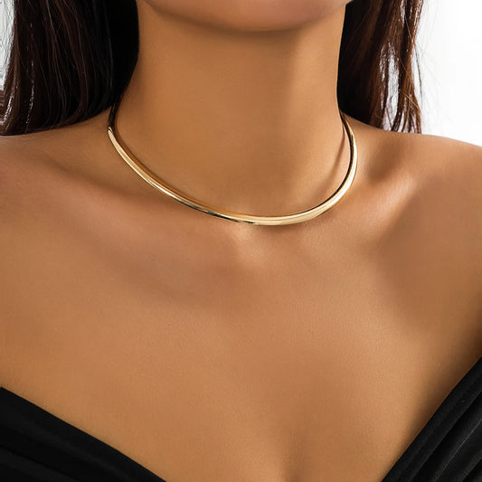 Collar “Lazo de Amor” Un Icono de Elegancia y Profundo Significado 