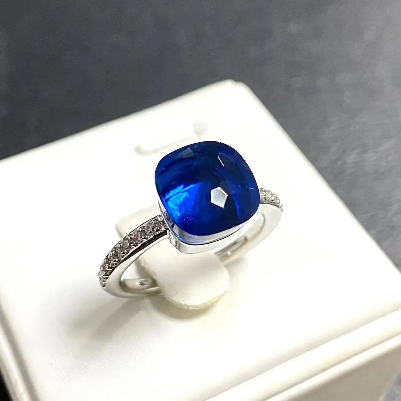 Ladies Square Candy Ring Slim Single Row Zircon Crystal Ring Platinum Plated Amethyst Jewelry Party Gift for Women