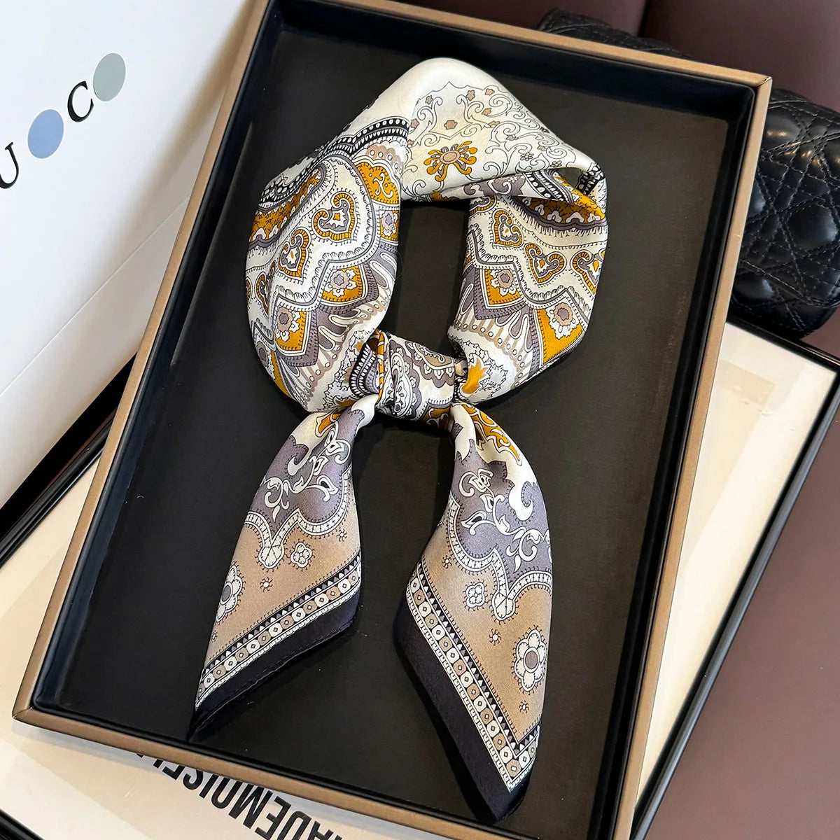 Foulard in Seta di Gelso a Stampe Fantasia